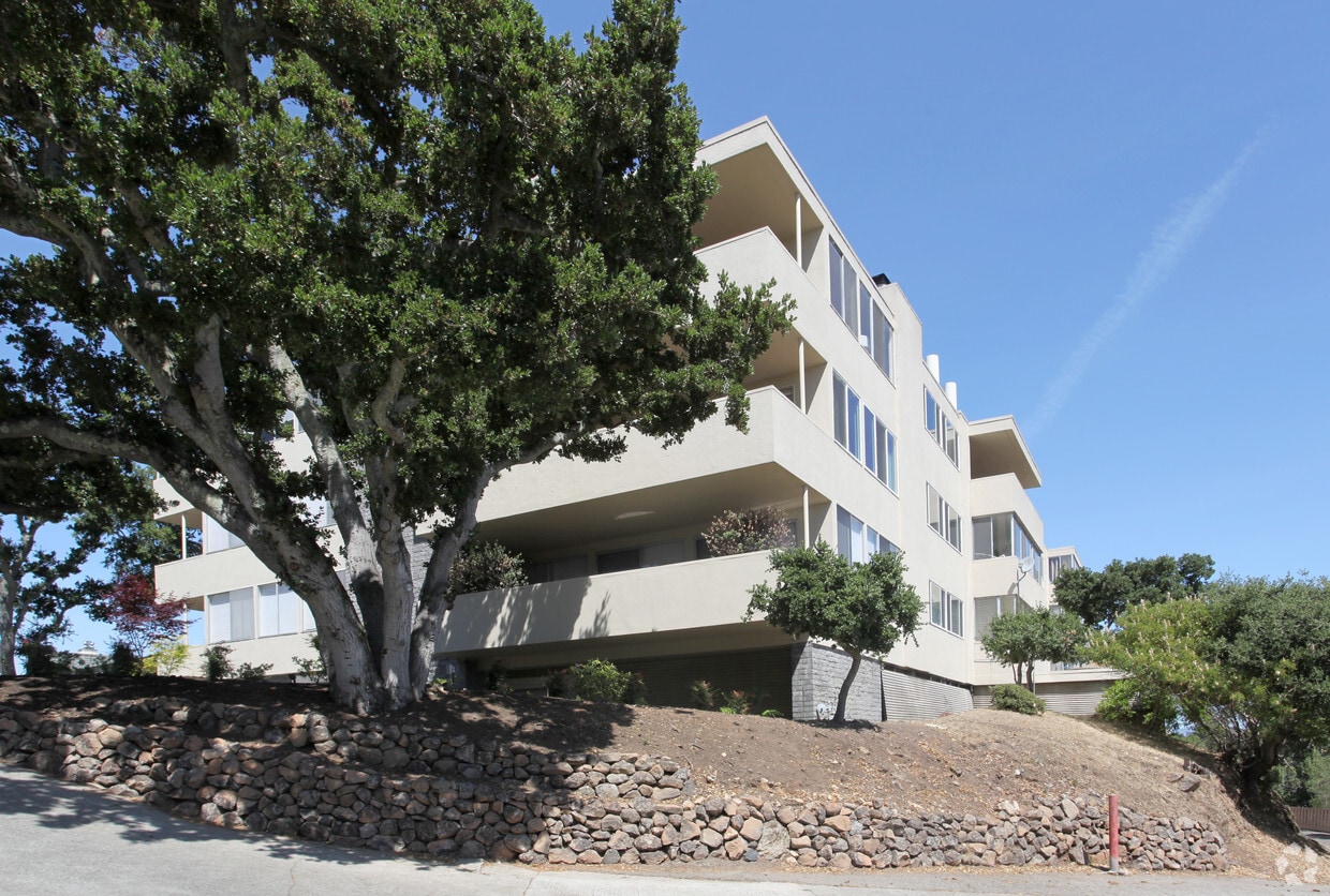 Building Photo - The Mounds