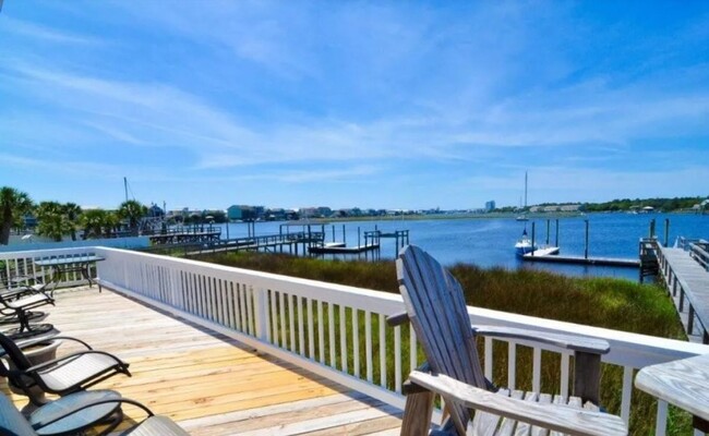 Foto del edificio - TIME TO SECURE YOUR BOATER'S PARADISE FOR ...