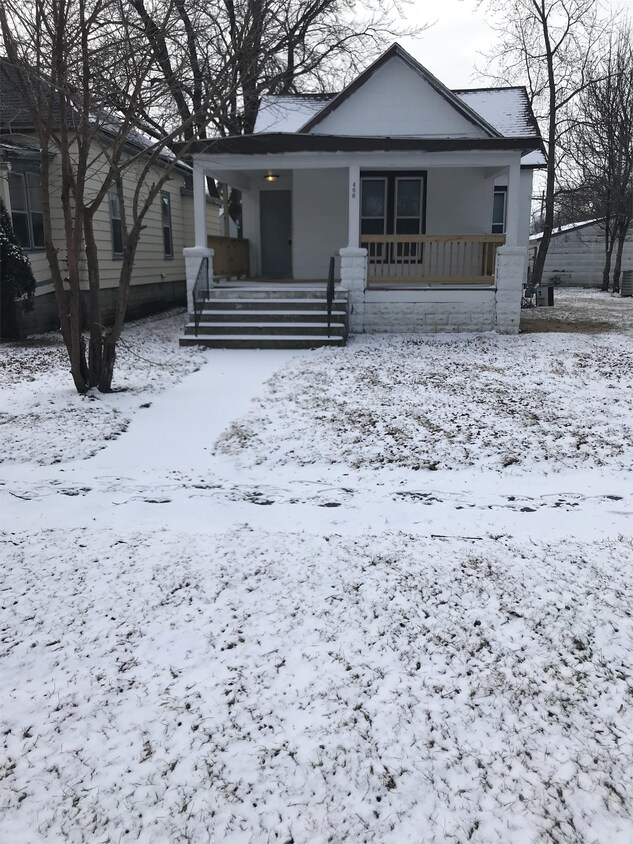 Primary Photo - 406 W Broadway St