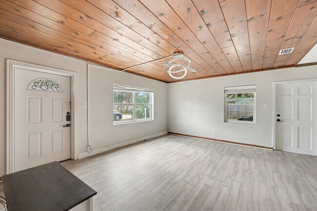 Building Photo - 2759 Myers Dr NE