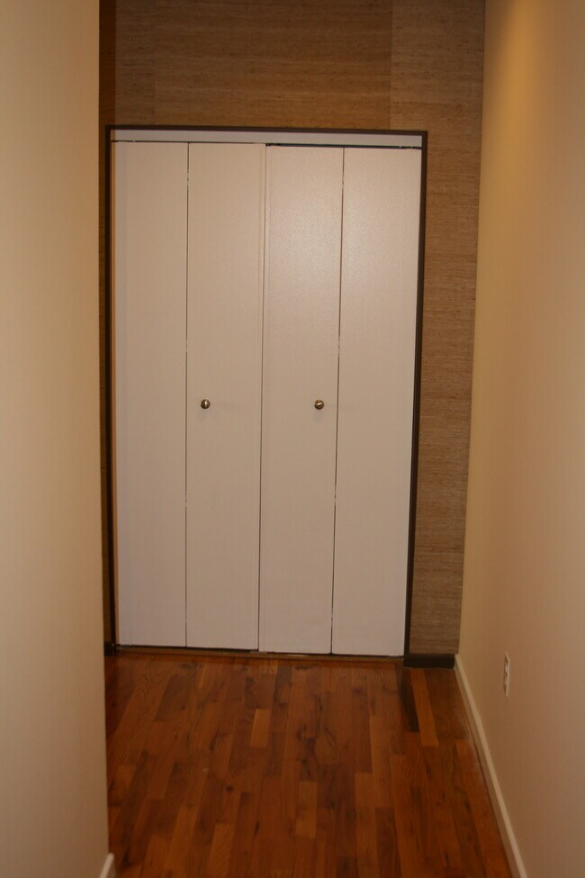 coat closet /entry foyer - 522 Gregory Ave