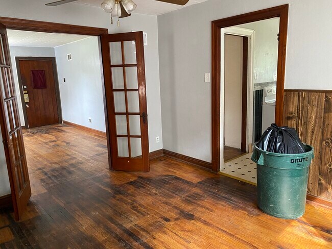 Building Photo - 226 Henquin Dr