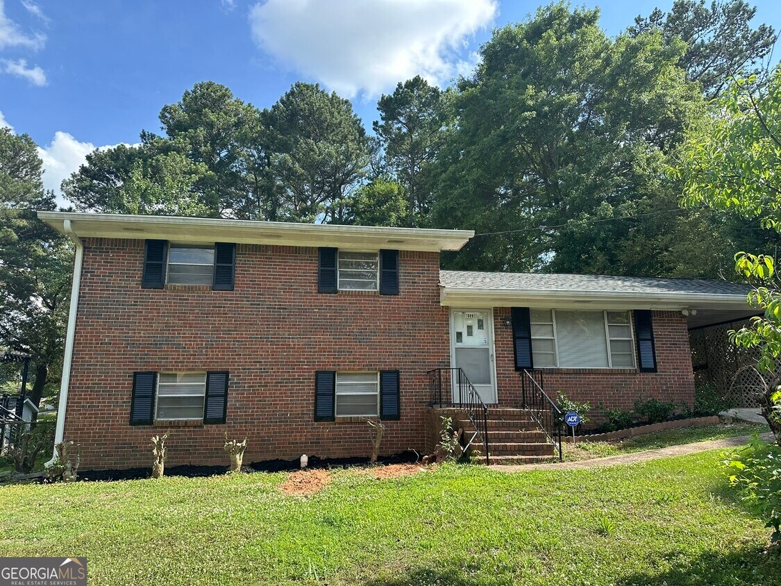Primary Photo - 1009 Pinecrest Dr