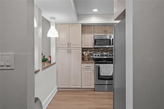 Foto del edificio - 9015 SW 96th Ave