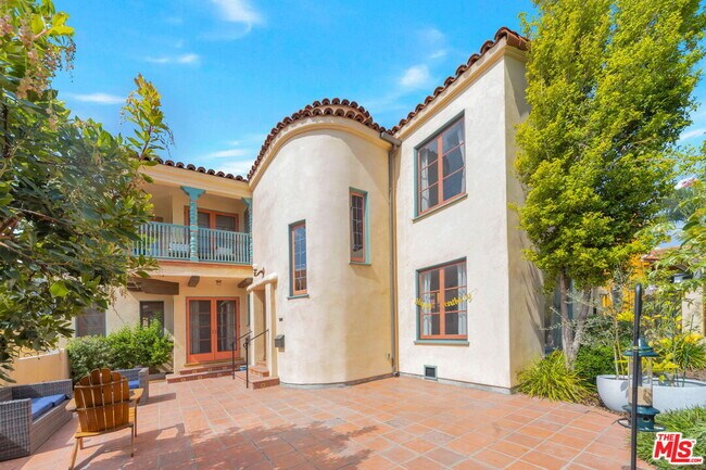 Foto del edificio - 1349 Meadowbrook Ave