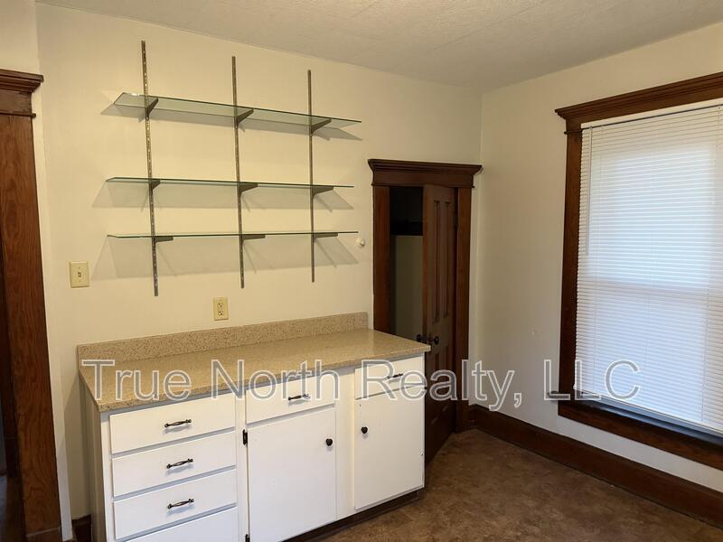 Primary Photo - 112 1/2 West Tompkins