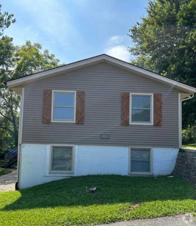 Building Photo - 2918 Sunnyside Dr