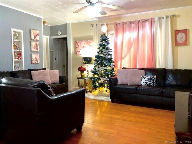 Foto del edificio - 80 Maple Ave