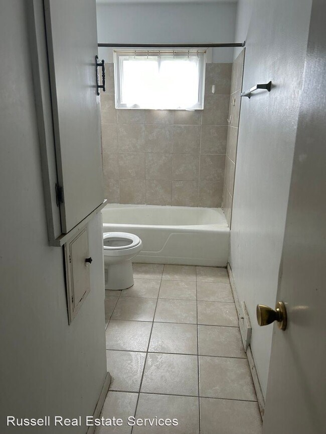 Building Photo - 3 br, 2 bath House - 861 E 245th St