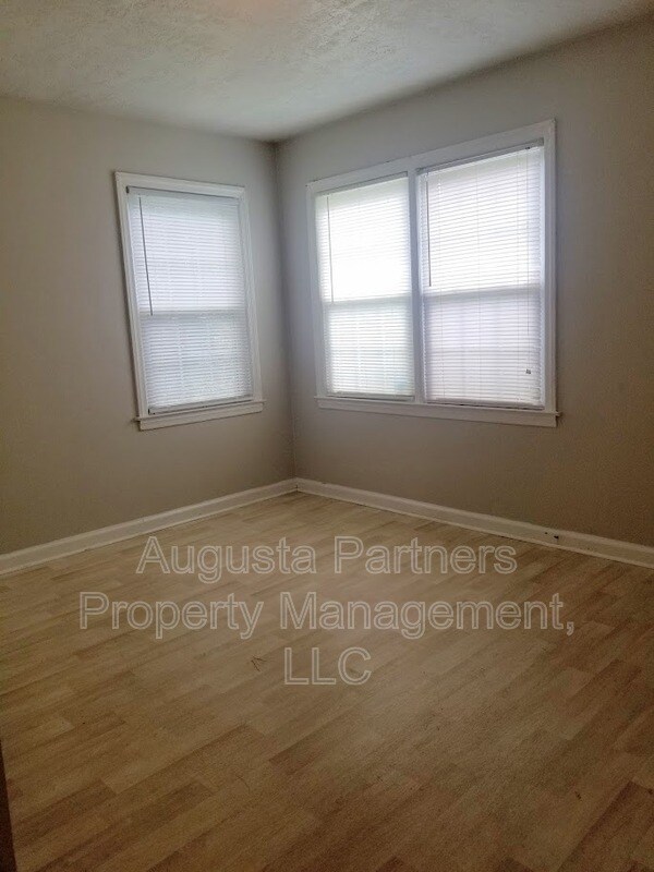 Building Photo - 3105 Abelia Dr
