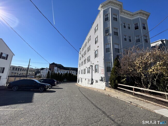 Building Photo - 10 Balmforth Ave