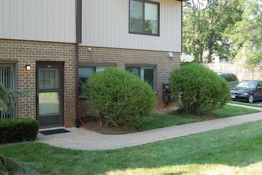 Primary Photo - 1758 Westwind Way