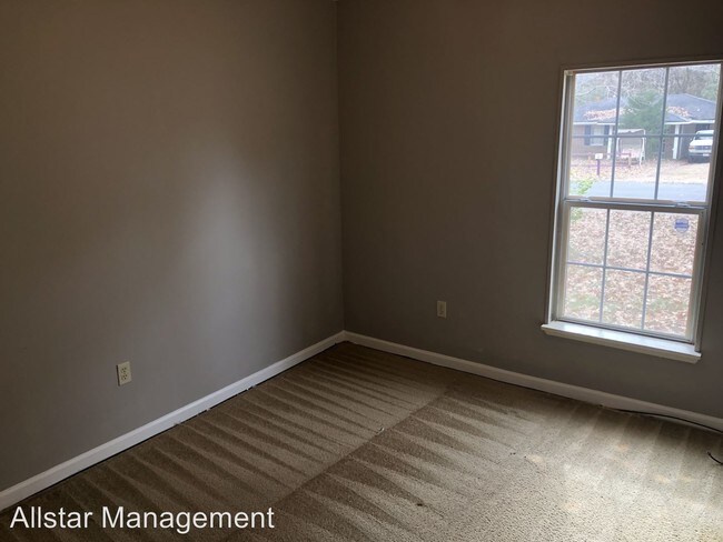 Building Photo - 5170 Caroline Dr