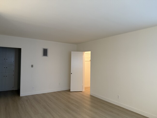 Foto del edificio - 9338 National Blvd