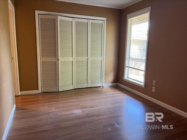 Building Photo - 2069 Sea Cliff Dr N