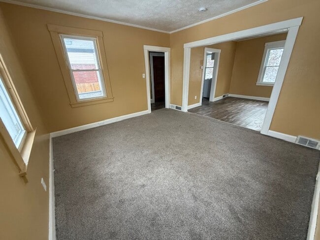 Building Photo - 605 N 6th St