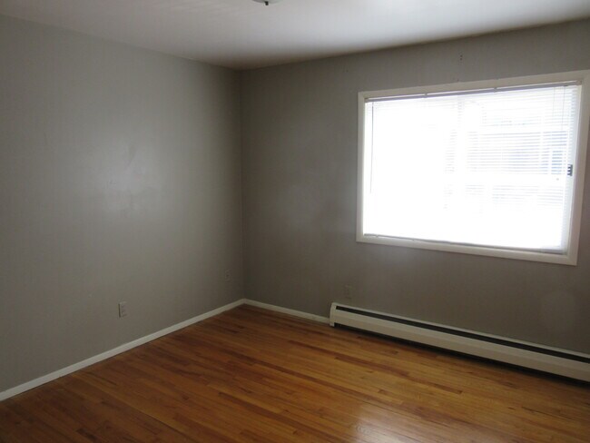 Bedroom - 47 Valley Ave