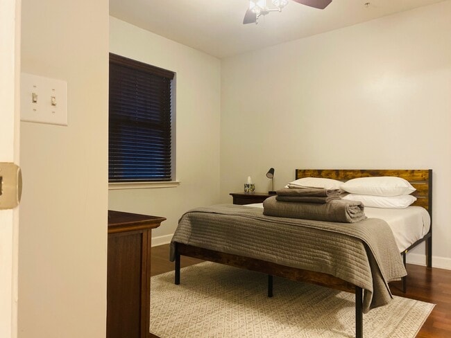 Building Photo - 2310 Elliott Ave