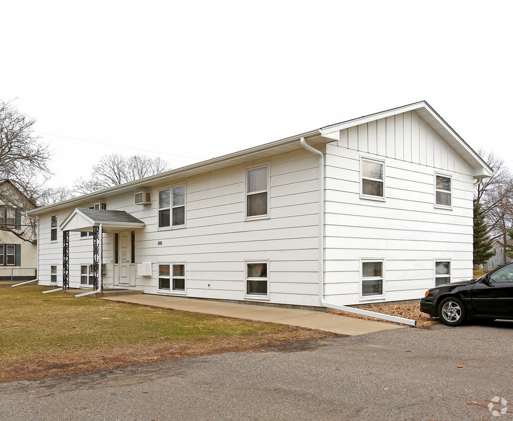 Foto principal - 5476-5494 Main Ave NE