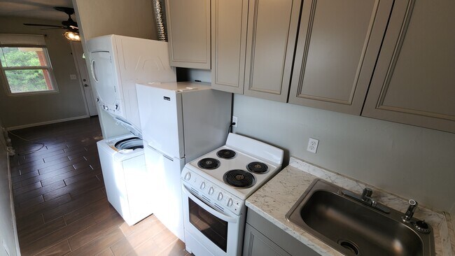 Building Photo - 1715 Broxey Court Ne