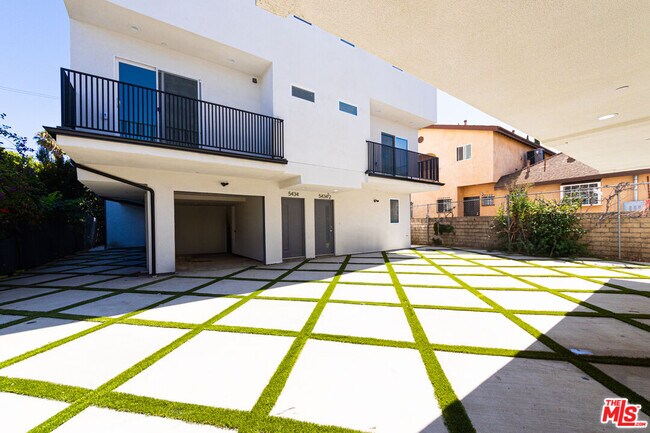 Foto del edificio - 5434 Romaine St