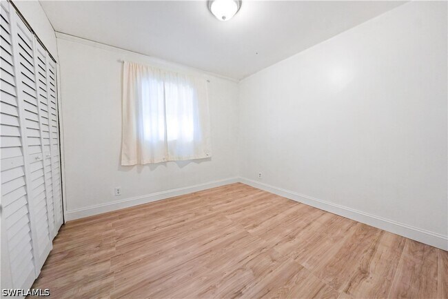 Foto del edificio - 5078 Amber Ln