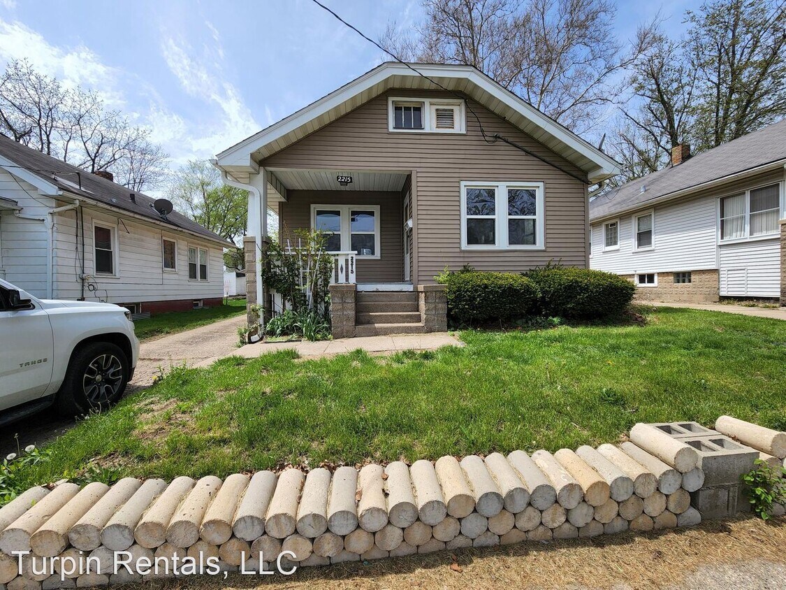 Primary Photo - 3 br, 1 bath House - 2215 N Ellis St