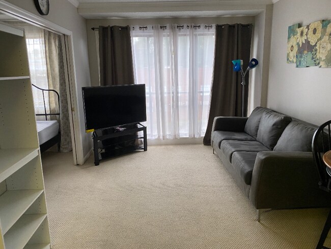 Building Photo - 2009 Greene St