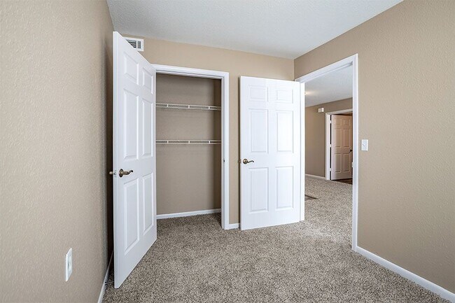 Foto del edificio - SILVERWOOD APARTMENTS