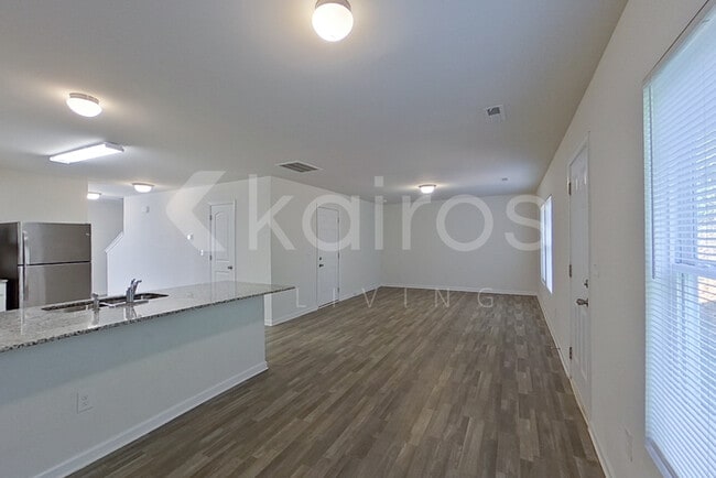 Building Photo - 2051 Country Pl