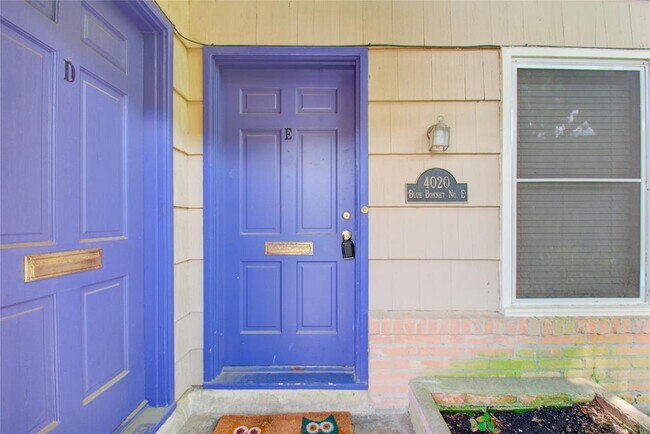Building Photo - 4020 Blue Bonnet Blvd