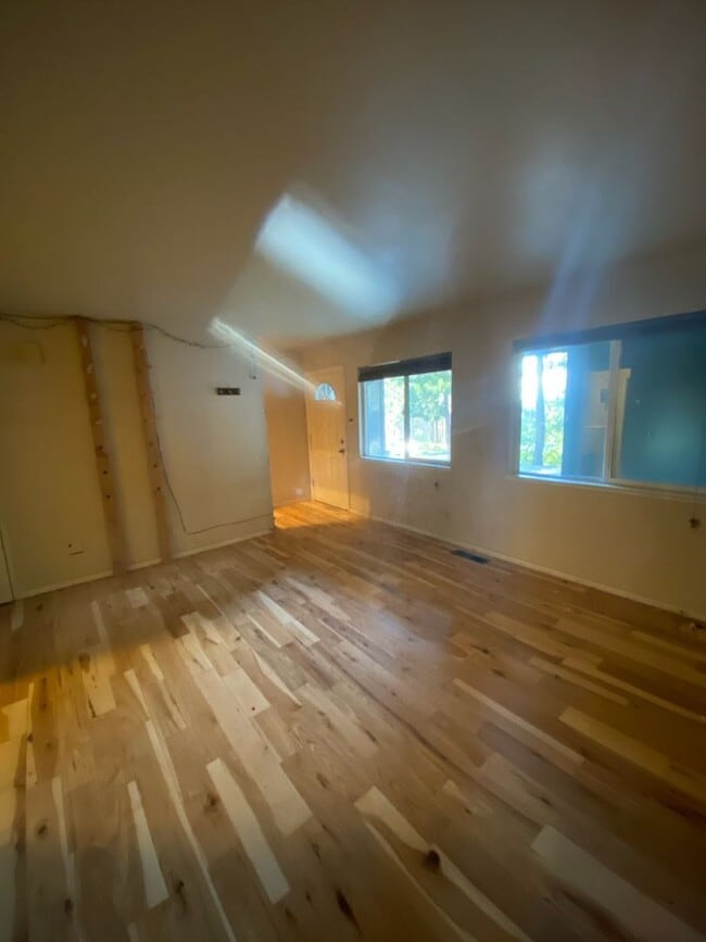 Building Photo - 802 Northwood