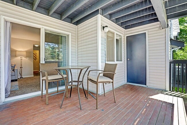 Interior Photo - Cascade Ridge