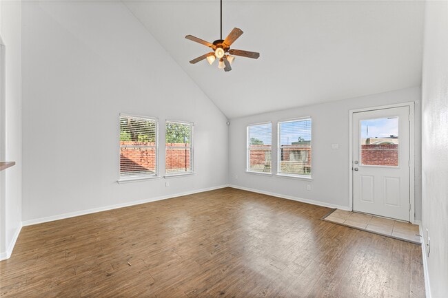 Foto del edificio - 14723 Boldere Ln