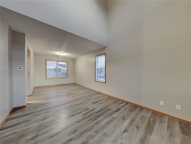 Foto del edificio - 9049 Garland Ln N