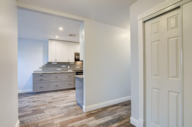 Building Photo - 11834 Donlin Dr