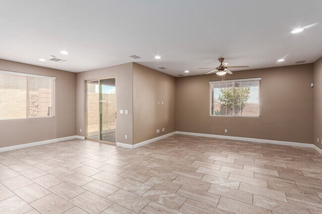 Building Photo - Providence single story with a wonderful b...