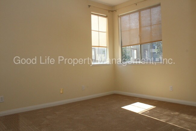 Foto del edificio - 8232 Station Village Ln