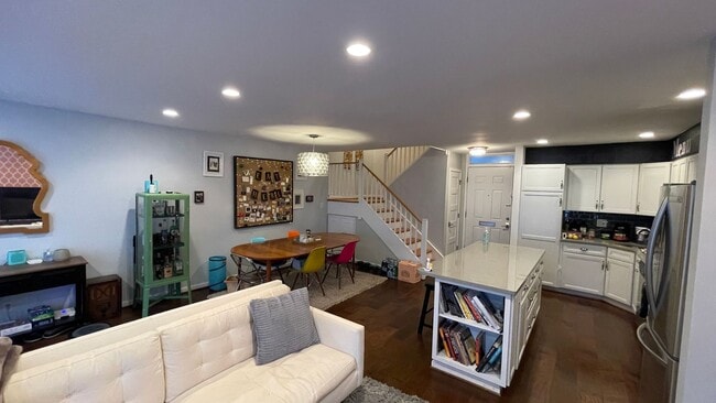 Photo - Spacious in SW House