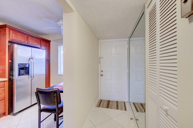Foto del edificio - 14307 Bedford Dr