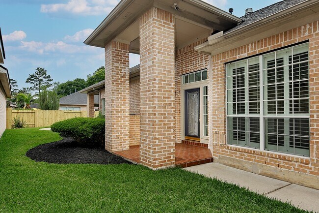 Building Photo - 15 Rockledge Dr