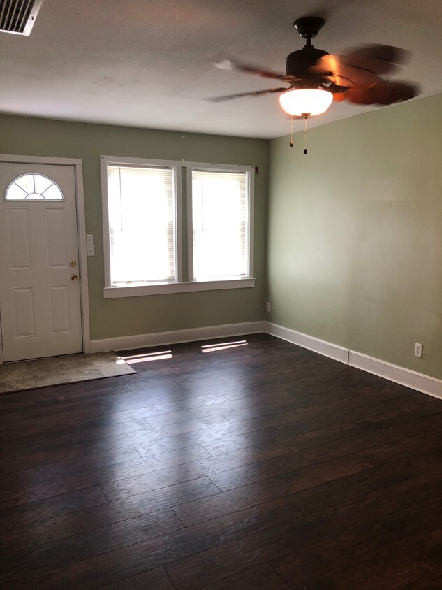 Foto del edificio - 468 W Plum St