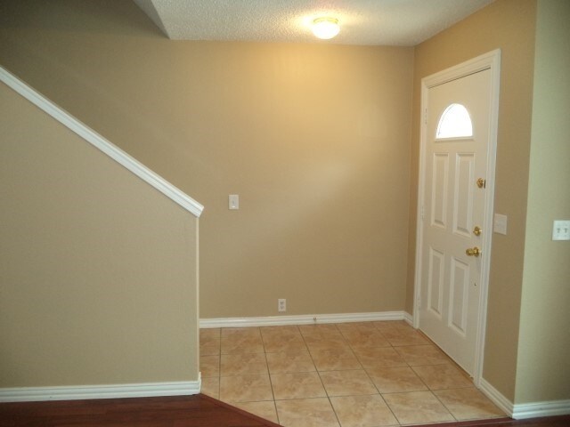 Building Photo - 121 Oakhurst Drive