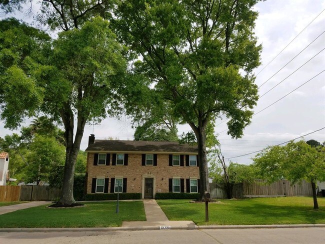 Building Photo - 19306 Enchanted Oaks Dr
