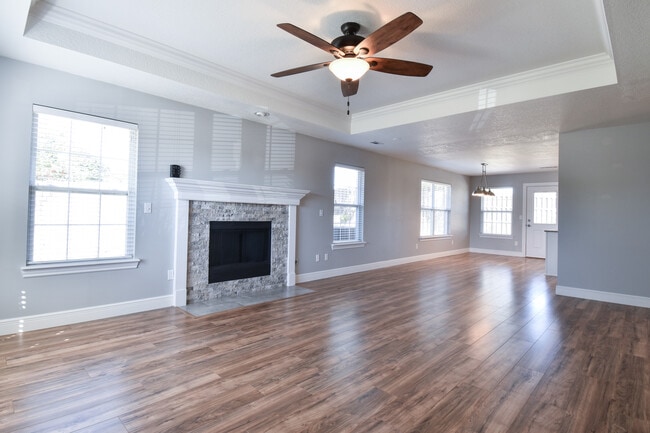 Building Photo - 701 Earls Ct