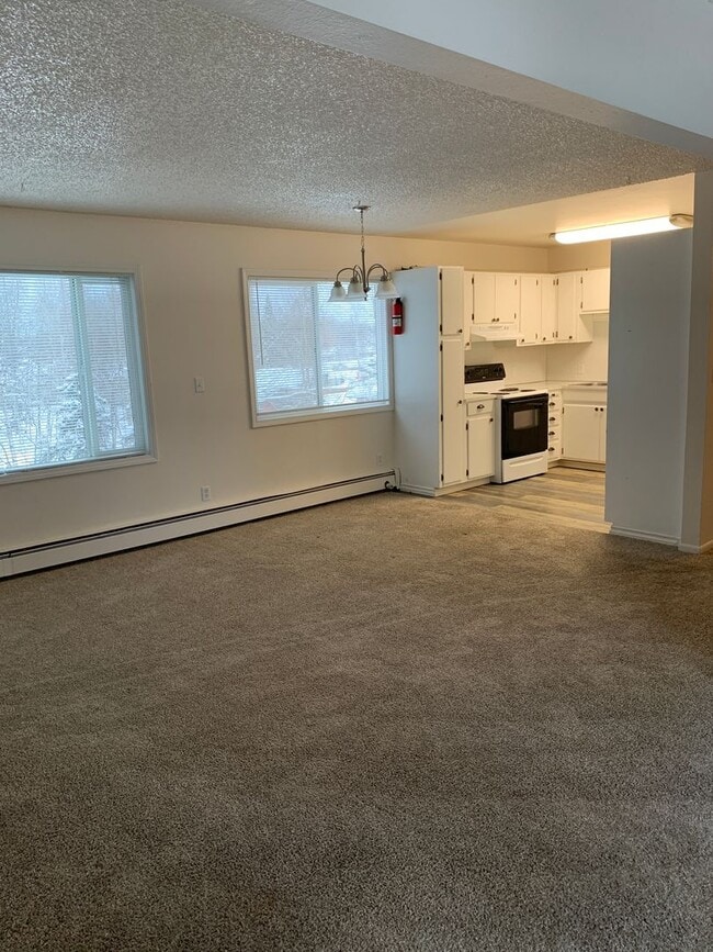 Building Photo - AVAILABLE NOW!! West side - 2 Bdrm, 1 Bath