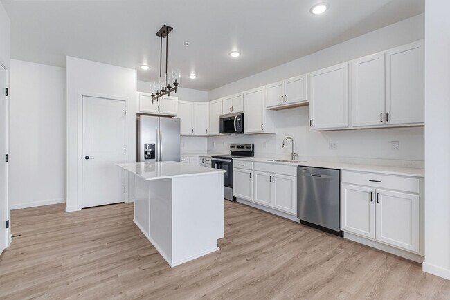 Foto del edificio - 2465 62nd Ave S