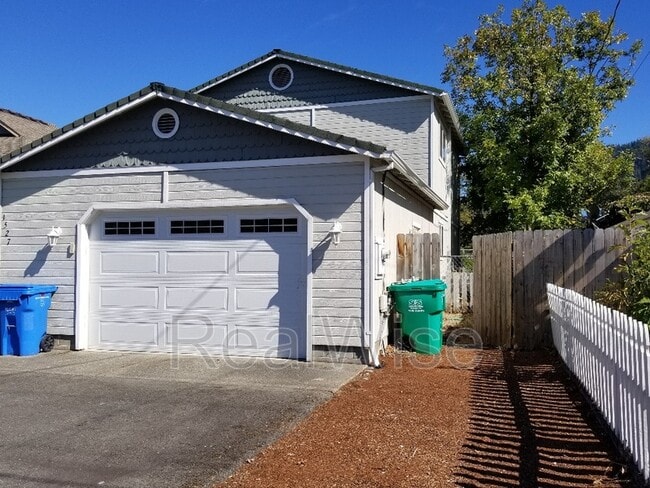 Building Photo - 1527 Hamilton Ln