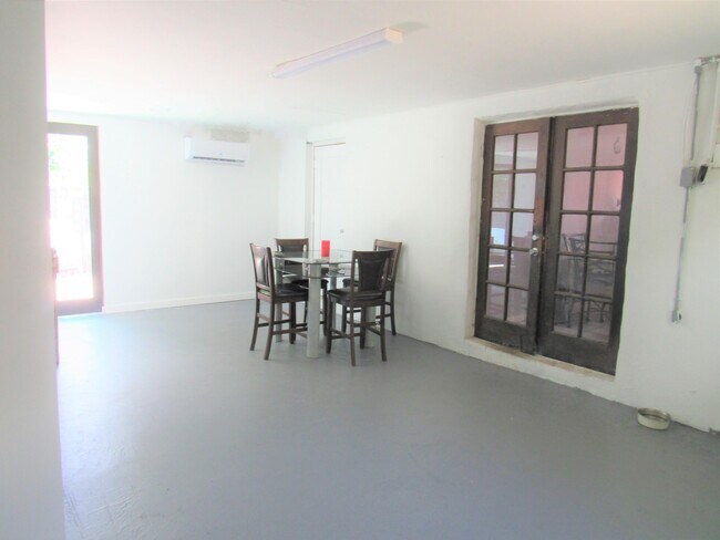 Building Photo - 431 Pensacola Dr