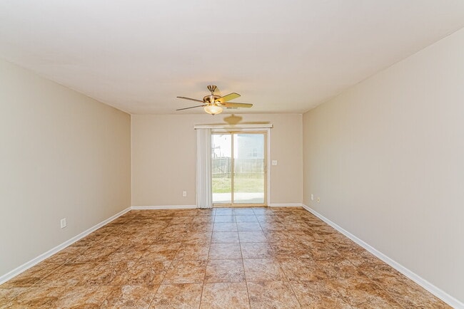 Building Photo - 9340 Hoffman Pl